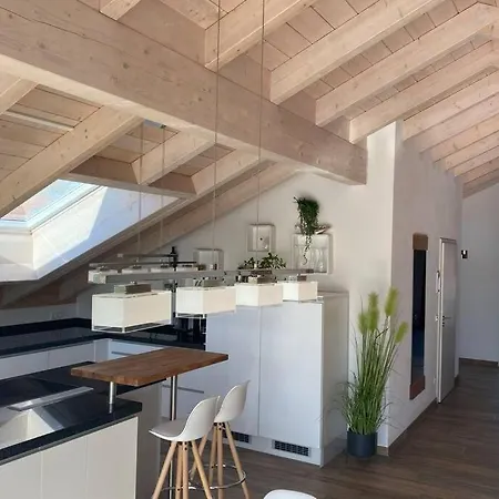 Lichtdurchflutete Mit Grosser Dachterrasse